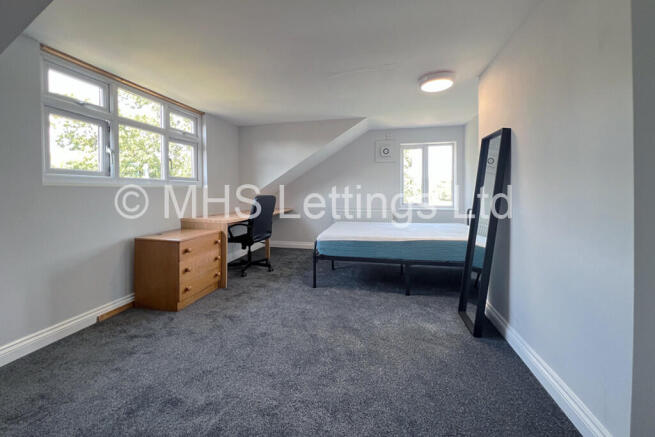 4 bed Terraced to rent Image 8