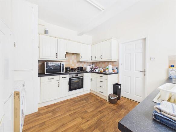 4 bed Block of Apartments for sale Image 4
