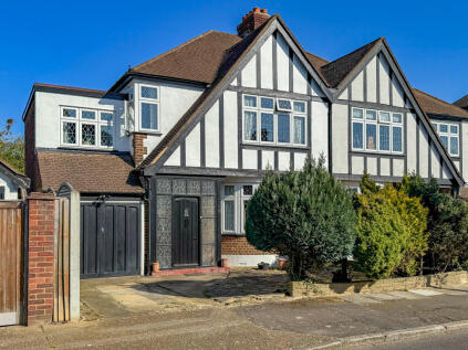 Ashleigh Gardens, Upminster, RM14