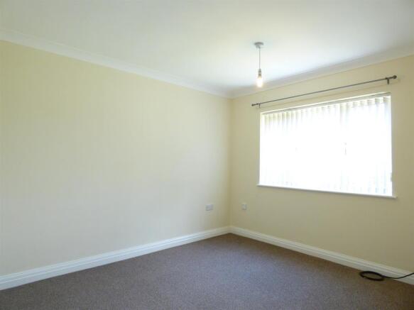 3 bed Detached Bungalow to rent Image 6