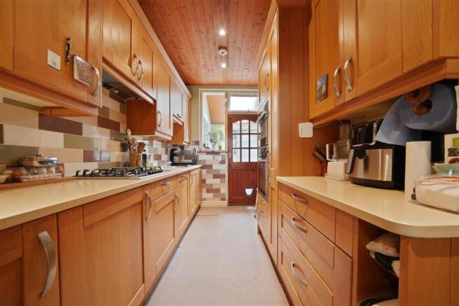 3 bed Semi-Detached for sale Image 3