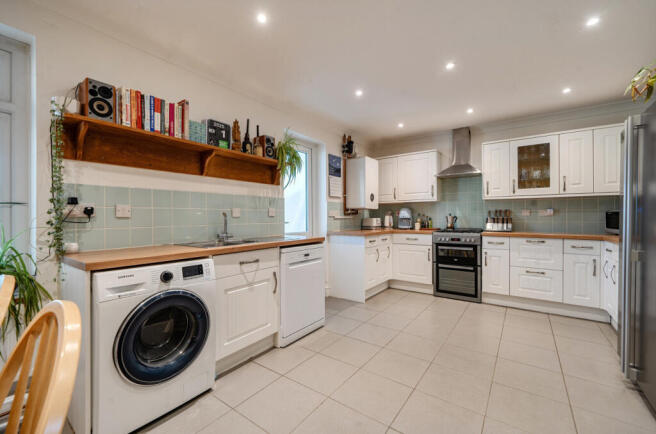 1438562-13-69cea1...