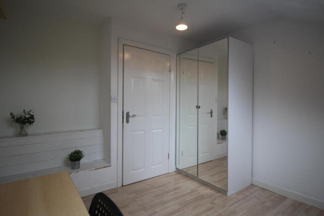 2 bed Flat to rent Image 12