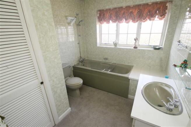 FAMILY BATHROOM