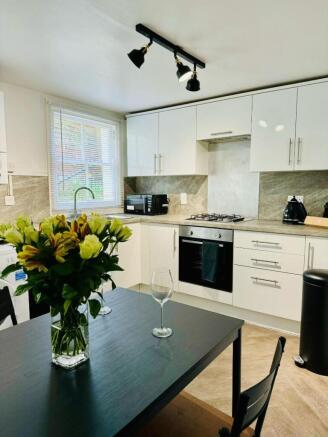 kitchen 2.jpg