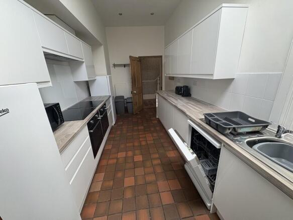 1 bed House Share to rent Image 4