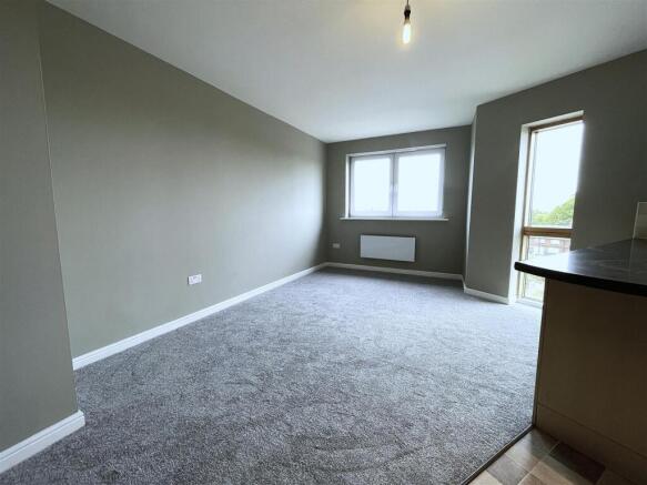 2 bed Apartment for sale Image 4