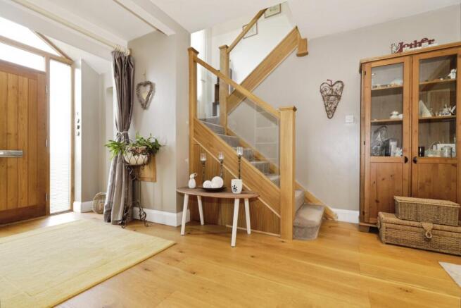 4 bed Detached for sale Image 5