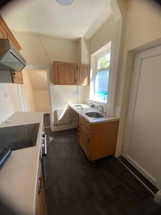 2 bed Terraced to rent Image 5