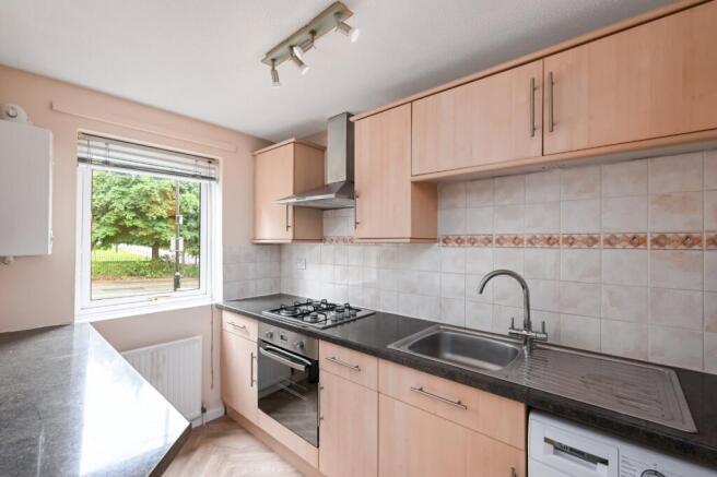 2 bed Terraced to rent Image 4