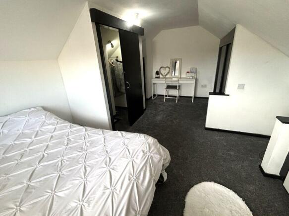 2 bed Semi-Detached Bungalow for sale Image 10