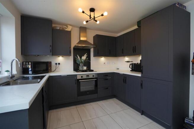 3 bed Semi-Detached for sale Image 9