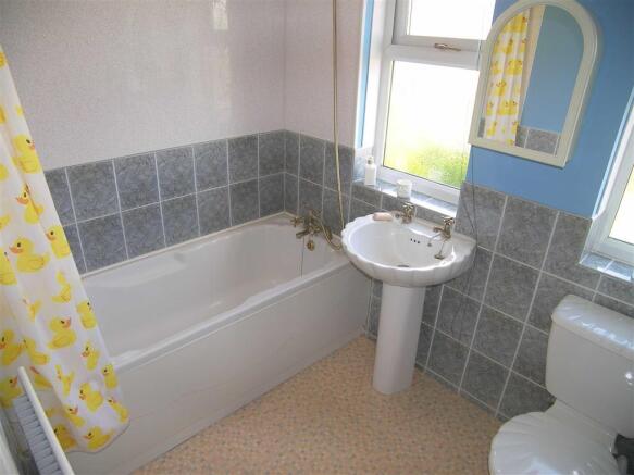 FAMILY BATHROOM / WC