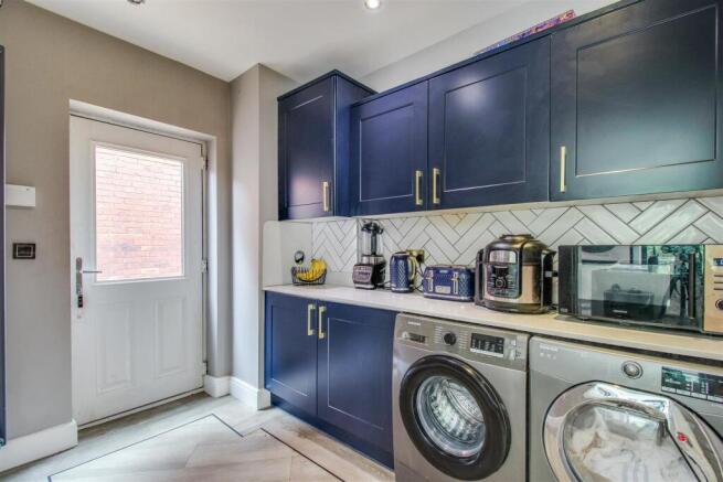 4 bed Detached for sale Image 10