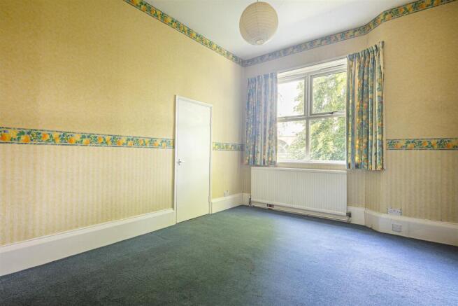 6 bed Detached for sale Image 9