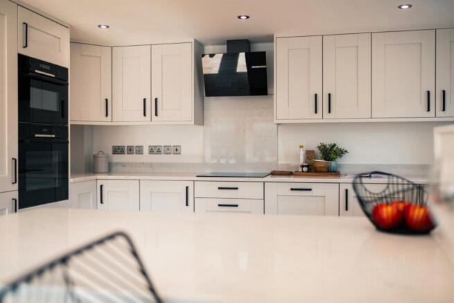 5 bed Town House for sale Image 5