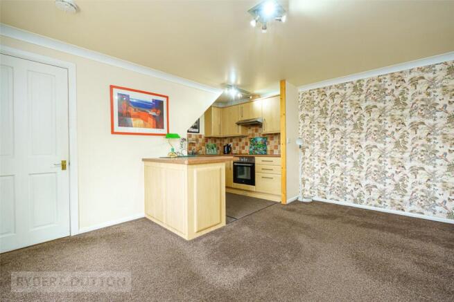 4 bed Semi-Detached for sale Image 11