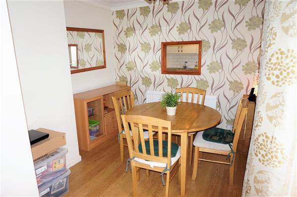 DINING ROOM :