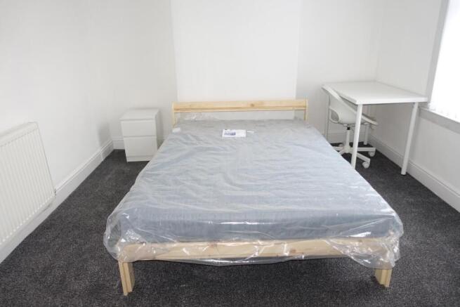 4 bed Terraced to rent Image 8