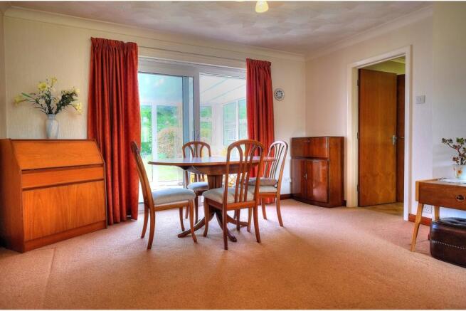 Lounge/Dining Room