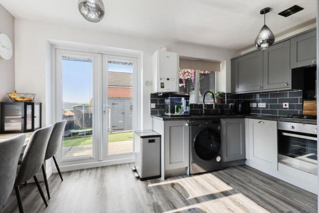 3 bed Semi-Detached for sale Image 6