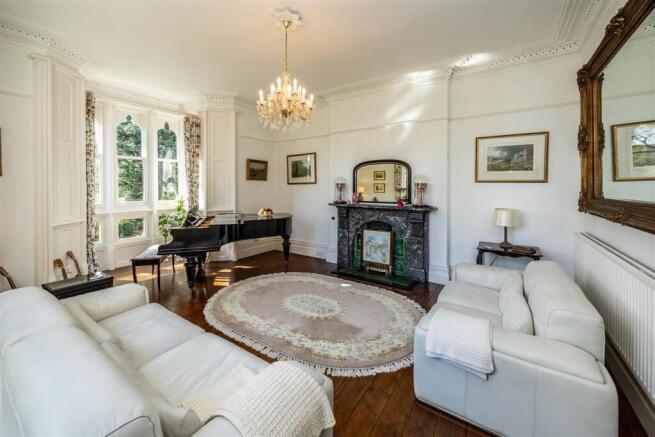 6 bed Detached for sale Image 6