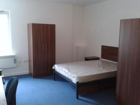 Bright furnished double bedroom with wardrobe...