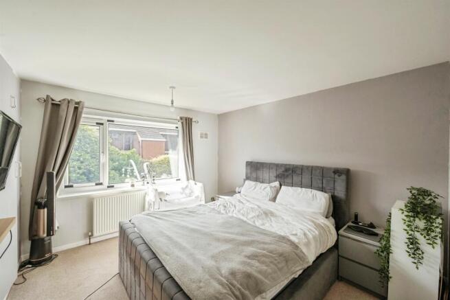 3 bed Semi-Detached for sale Image 10