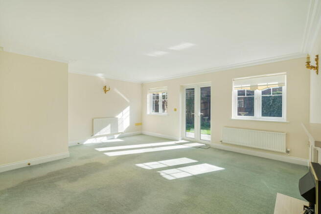 Holbrook Close, Shalford, GU4 8EB photo 4