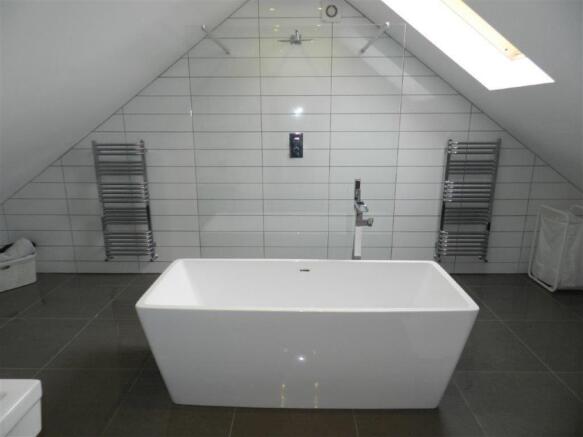 EN-SUITE TO BEDROOM ONE