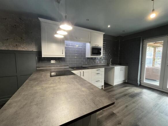 4 bed Town House for sale Image 7