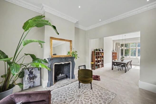 8 bed Detached Villa for sale Image 11