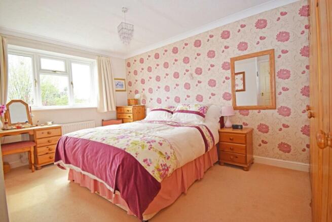 12 Wheelwright Close, bed 1.jpg