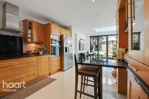 Herlwyn Avenue, RUISLIP