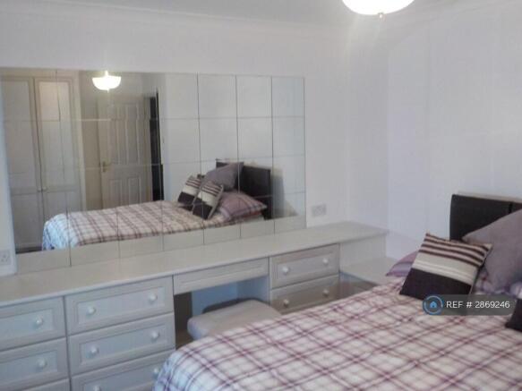Room 1 £668 Pcm-Available Now