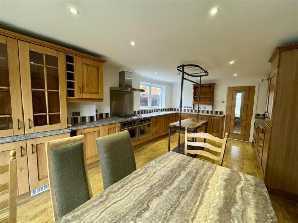 KITCHEN/DINER