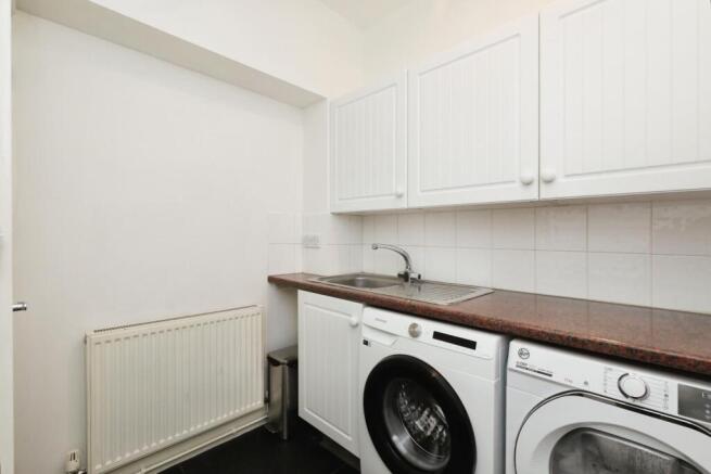 4 bed Semi-Detached for sale Image 12