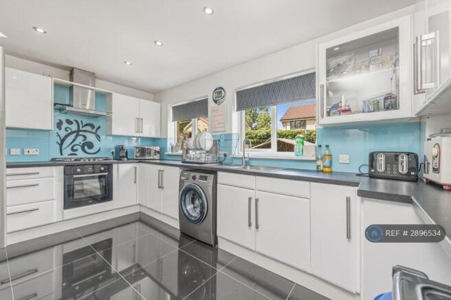 4 bed Detached to rent Image 9