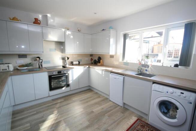 Kitchen..JPG