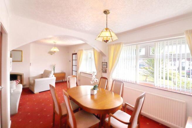Lounge/Dining ...