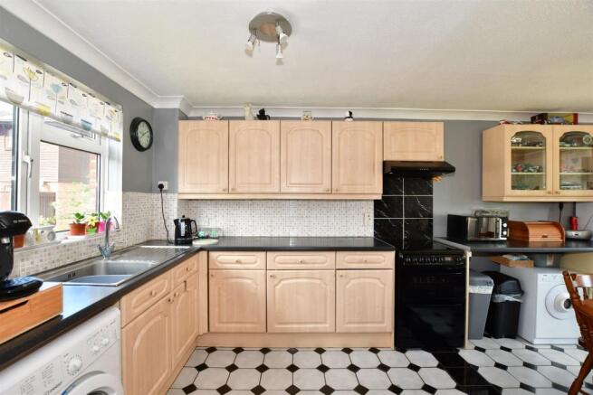 Kitchen/ Dining Room