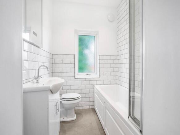 2 bed Terraced to rent Image 6