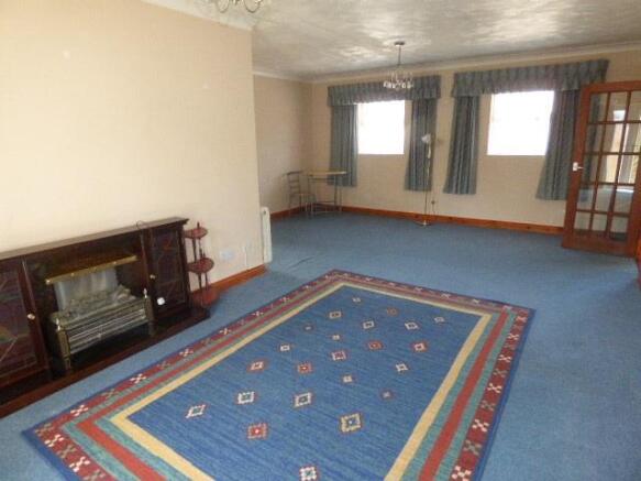 LOUNGE/DINING ROOM