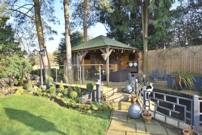 Timber Decked Bar & Seating Area