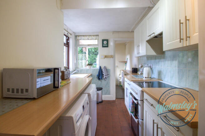 Kitchen with door to garden_2
