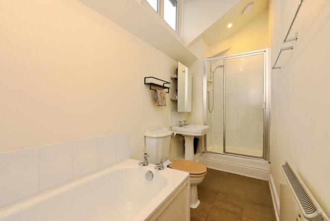2 bed Flat for sale Image 11