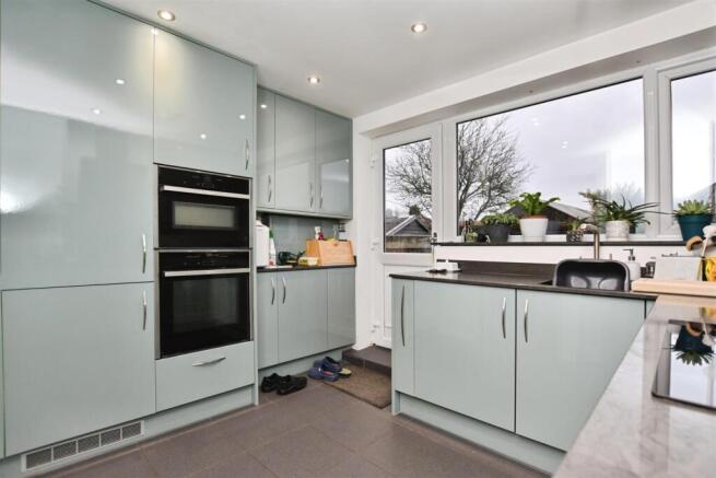 50fd0be4-kitchen 20b.JPG