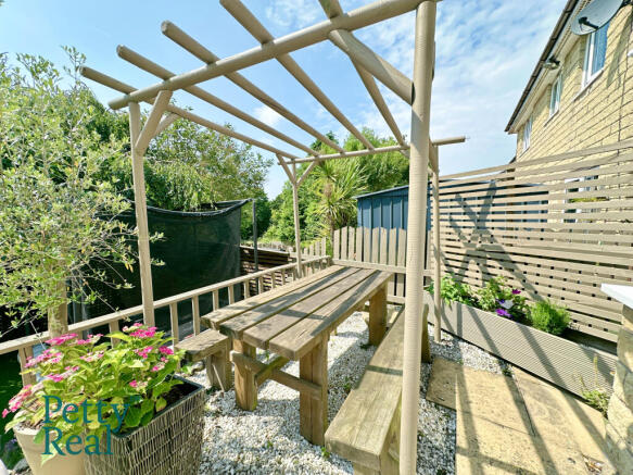 4 bed Detached for sale Image 12