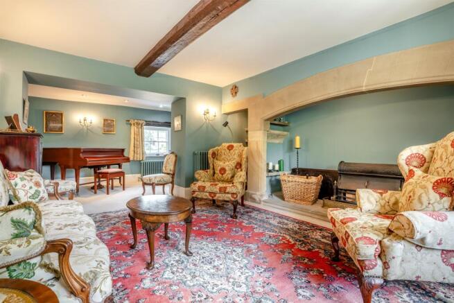 5 bed Detached for sale Image 4