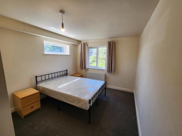 2 bed Apartment to rent Image 5